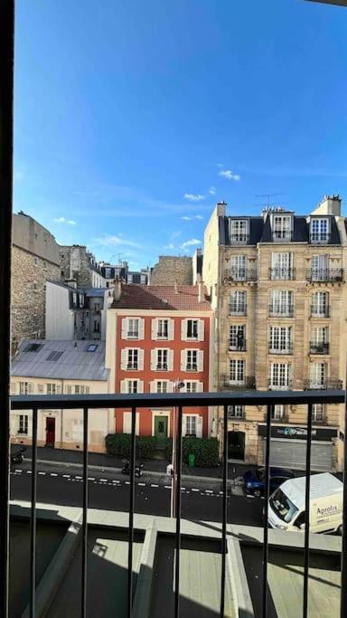 Apartment Cozy Parisian Getaway