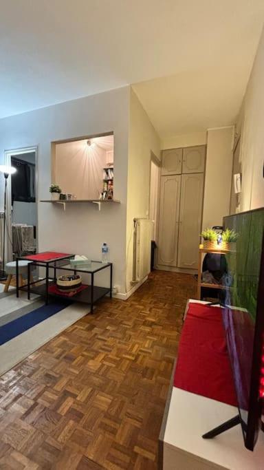 Apartment Cozy Parisian Getaway Paris